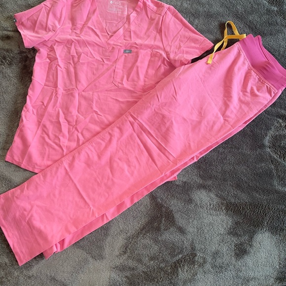 SOLD Figs scrubs - Picture 7 of 10